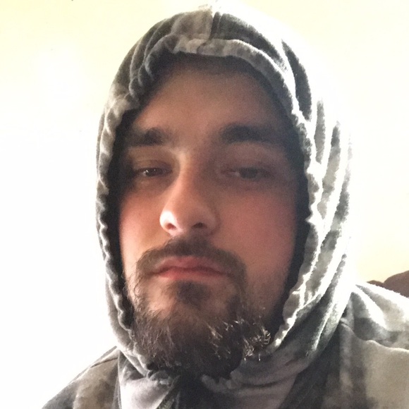 Profile Picture of Eric Griffith (@ericgriffith22) on Poshmark