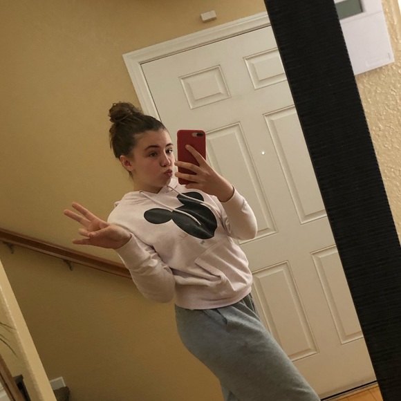 Profile Picture of Sophia Getman (@sophia_gtmn) on Poshmark