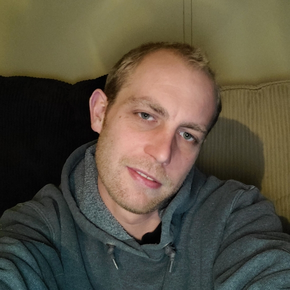 Profile Picture of Randy Topper (@ranran85) on Poshmark