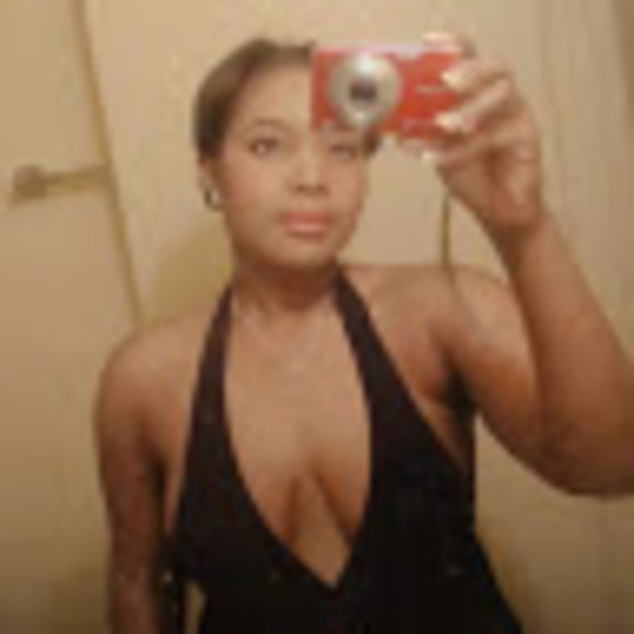 Profile Picture of Claudine Jean (@claudinejean85) on Poshmark