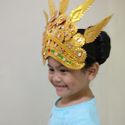 Profile Picture of Nuria & Mom (@NuriaMom) on Youtube