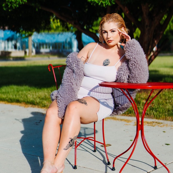 Profile Picture of Sabrina Orbeck (@sabrinaorbeck) on Poshmark