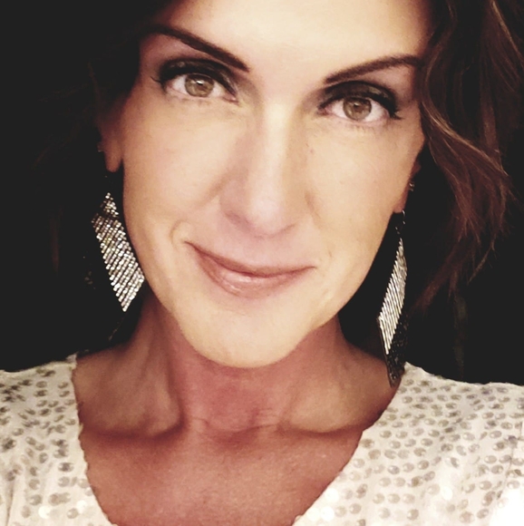 Profile Picture of Jen Ziter (@jennyann74) on Poshmark