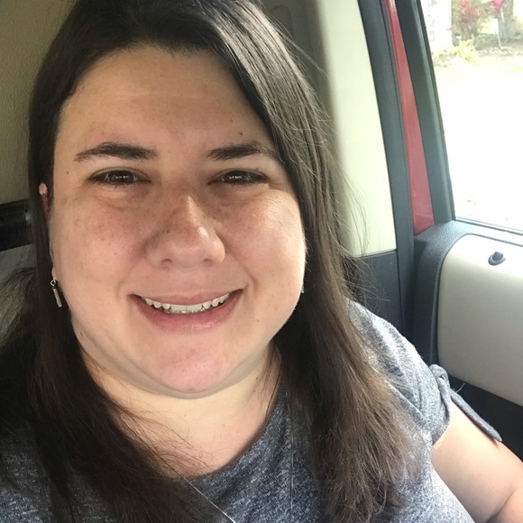 Profile Picture of Esther Dupree (@estherweezy) on Poshmark