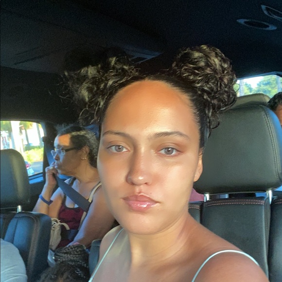 Profile Picture of Nova Adams (@tealf95) on Poshmark