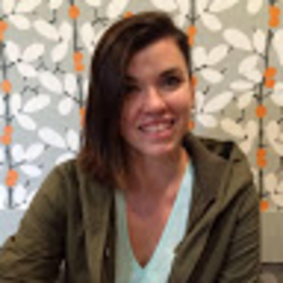 Profile Picture of Stephanie Hiser (@stephanie_hiser) on Poshmark