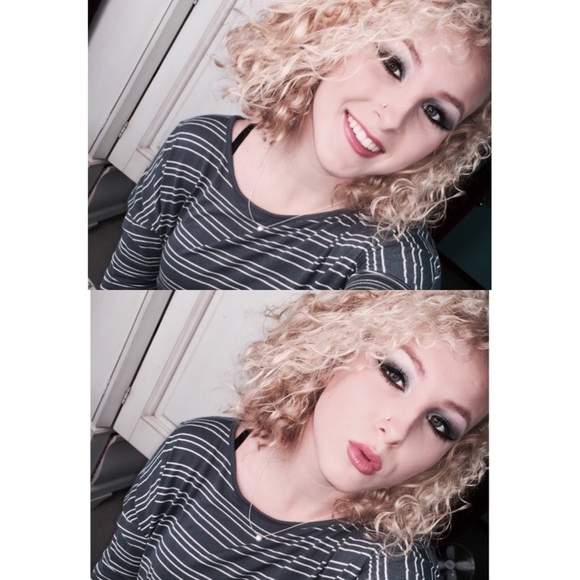 Profile Picture of Kyra Fahrlander (@kyraaa_7) on Poshmark