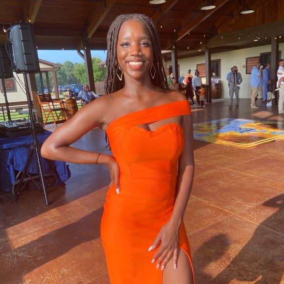 Profile Picture of Rianna Carroway (@rianna1127) on Poshmark