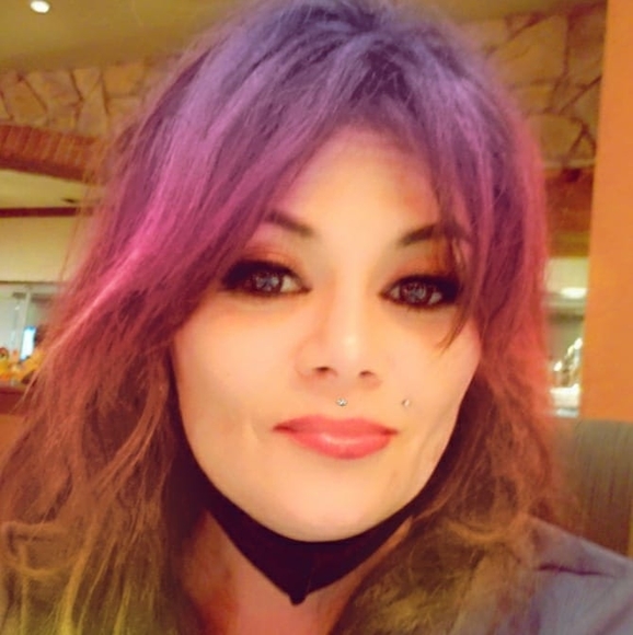 Profile Picture of Hope Maciolek (@hopem808) on Poshmark