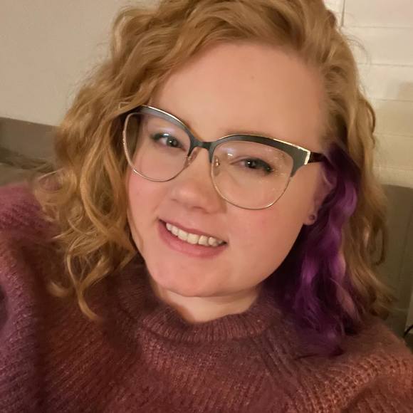 Profile Picture of Micaela Crowhurst (@sirenoftheword) on Poshmark