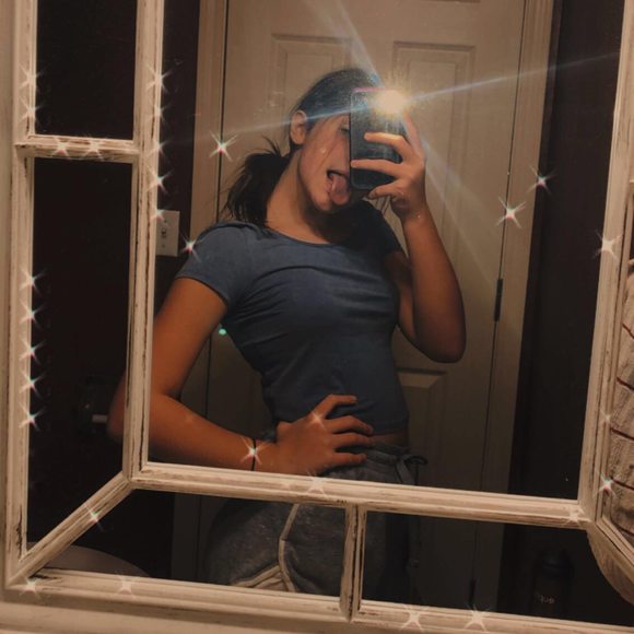 Profile Picture of Chloe Martin (@chloemartin402) on Poshmark