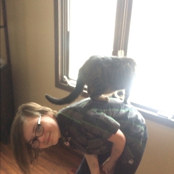 Profile Picture of Lighly Krenzel (@lighly) on Poshmark