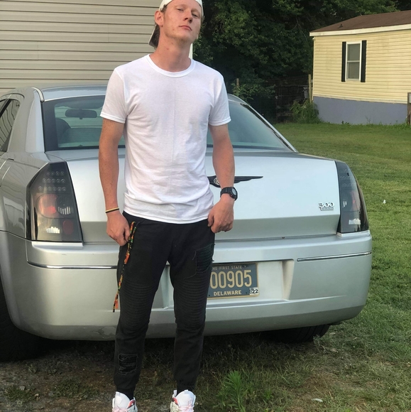 Profile Picture of Billy Steele (@officialkhronic) on Poshmark