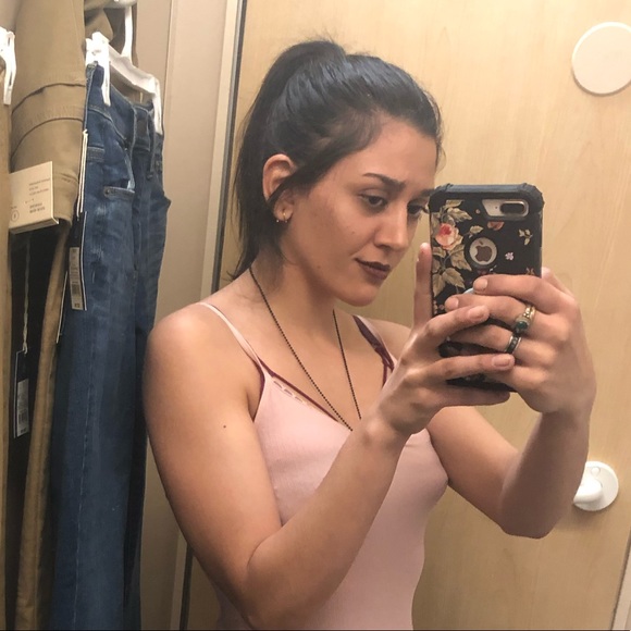 Profile Picture of Tamara Howell (@tamararose168) on Poshmark