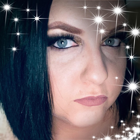 Profile Picture of Miranda Raymond (@slippers89) on Poshmark