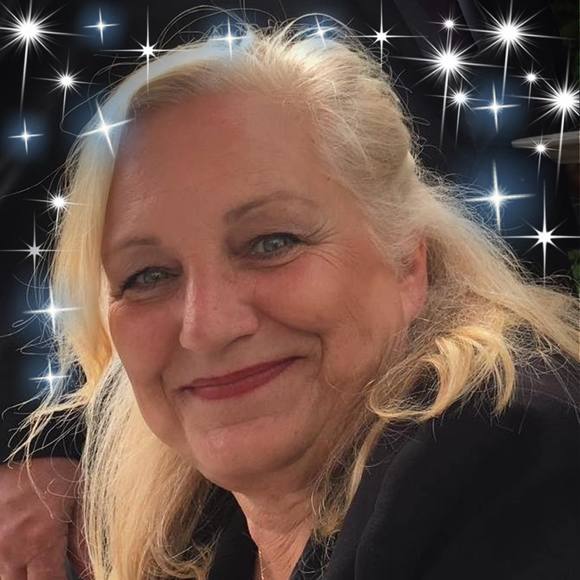 Profile Picture of Donna Schellinger (@dschellinger56) on Poshmark