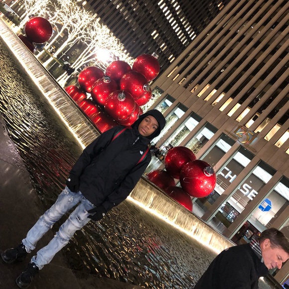 Profile Picture of Thomas Wright (@twrightt790) on Poshmark