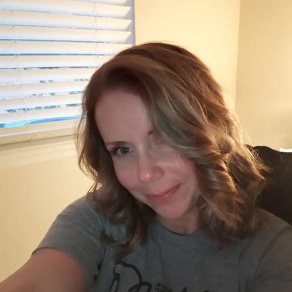 Profile Picture of Melody Aytes (@aytesmelody) on Poshmark