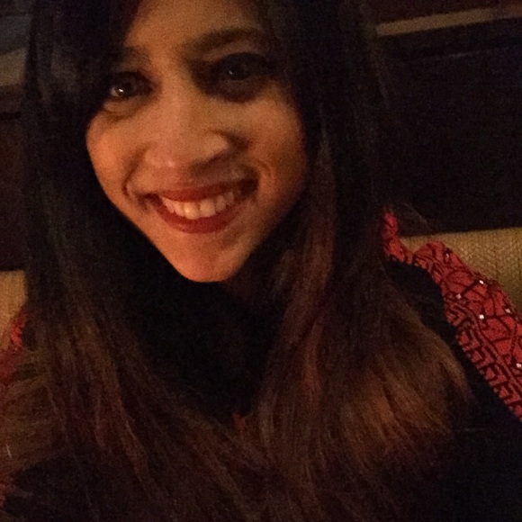 Profile Picture of Nora Alkhatib (@nanananora) on Poshmark