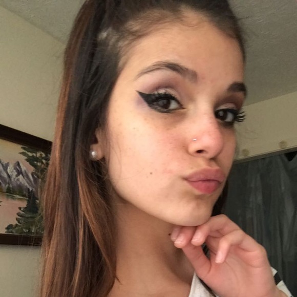 Profile Picture of Lisa Ali (@lisaali910) on Poshmark
