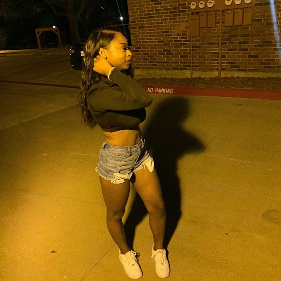 Profile Picture of Kymbri Burks (@kymbri) on Poshmark