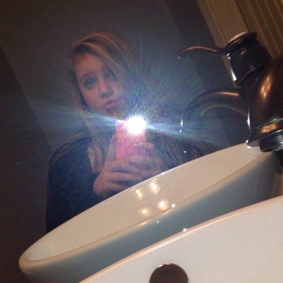 Profile Picture of Kyleigh Petras (@kyleigh01) on Poshmark