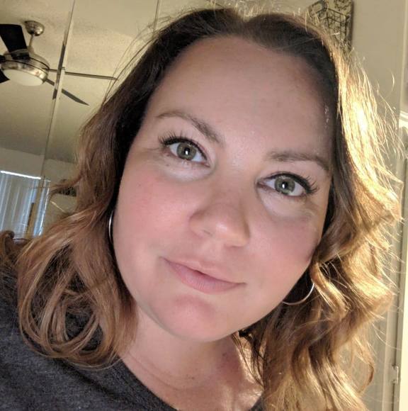 Profile Picture of Lindsey Anair (@lanair511) on Poshmark