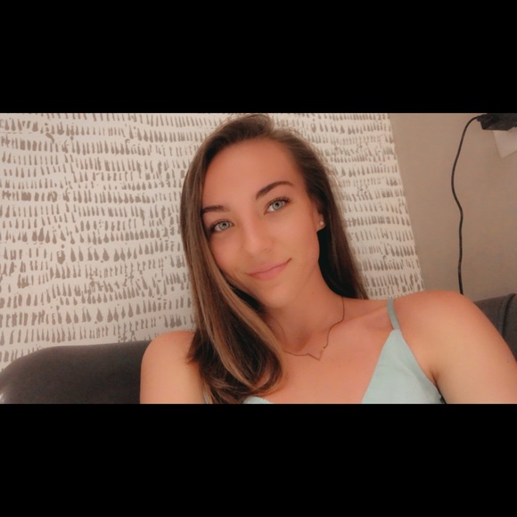Profile Picture of Jasmine Fulton (@jasminefulto187) on Poshmark