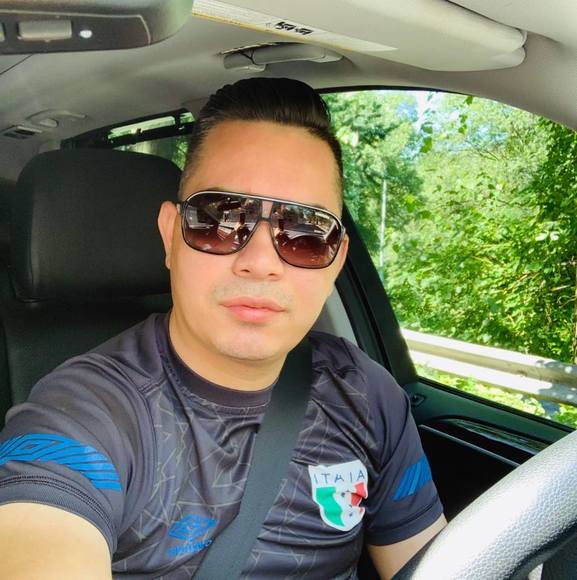 Profile Picture of Carlos Aberto (@carlos22000) on Poshmark