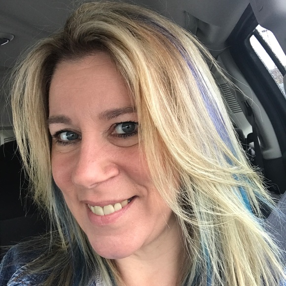 Profile Picture of Linda Munn (@ljmunn) on Poshmark