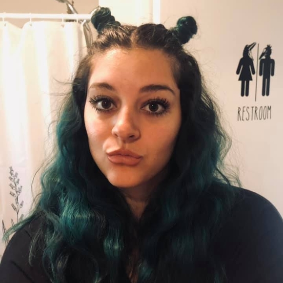 Profile Picture of Kyra Hammonds (@kyraannie11) on Poshmark