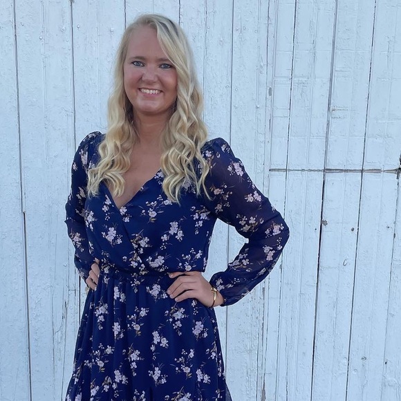 Profile Picture of Emily Seyler (@emseyler31) on Poshmark
