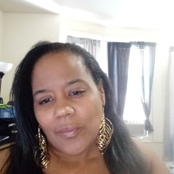 Profile Picture of Loretta Thompson (@mrsboomer) on Poshmark