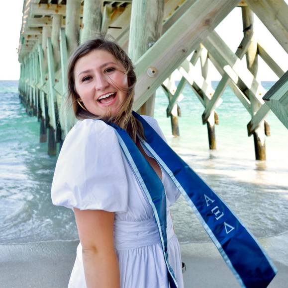 Profile Picture of Liza Thorell (@ect8084) on Poshmark