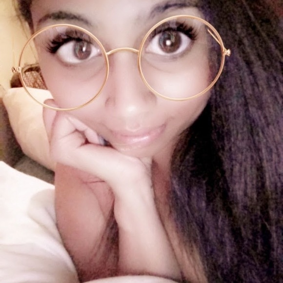 Profile Picture of Chelsa Morgan (@chelsalmorgan) on Poshmark