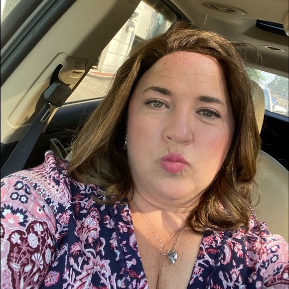 Profile Picture of Aimee Murphy (@aimee1437) on Poshmark