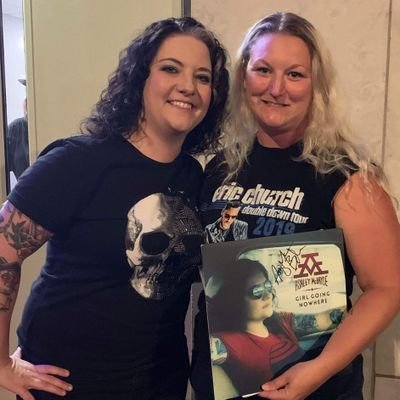 Profile Picture of Lisa Levesque (@LisaLevesque) on Twitter