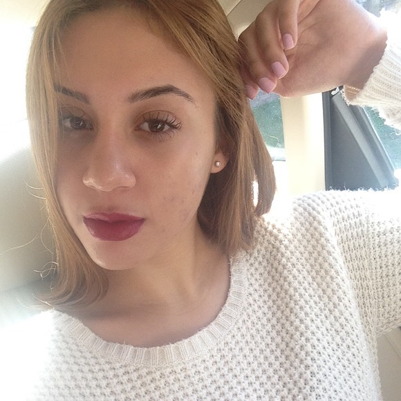 Profile Picture of Alexa Henry (@lexahenry) on Poshmark