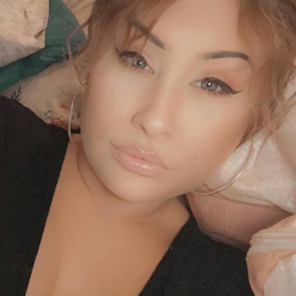 Profile Picture of Aleigha Nevue (@anev523) on Poshmark