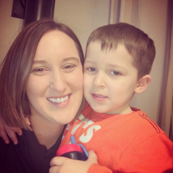 Profile Picture of Danielle Hines (@dnllhns22) on Poshmark