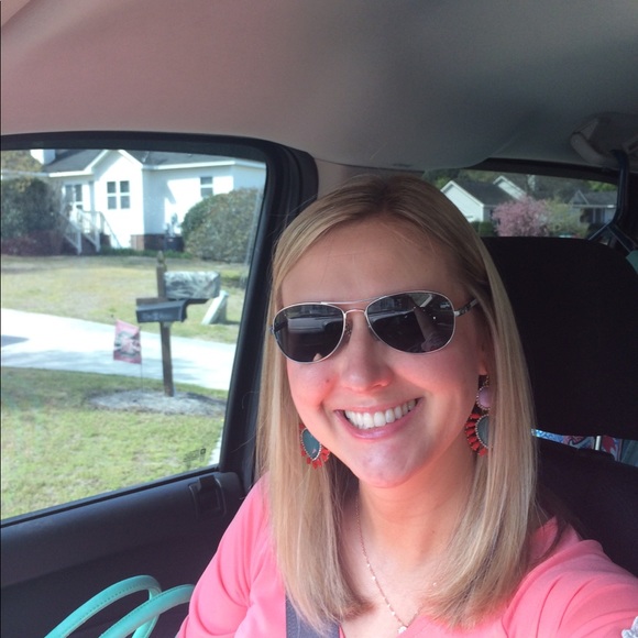 Profile Picture of Racheal Dykes (@rachealdykes) on Poshmark