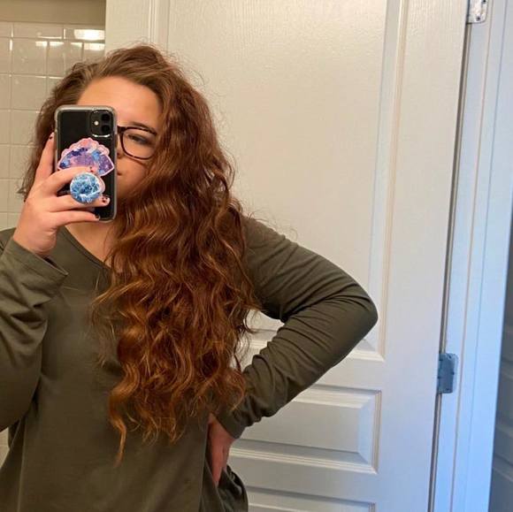 Profile Picture of Alyssa Boomstra (@alyssaboom) on Poshmark