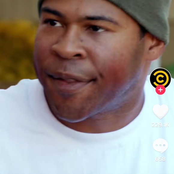 Profile Picture of Howard Sun (@howient5) on Poshmark