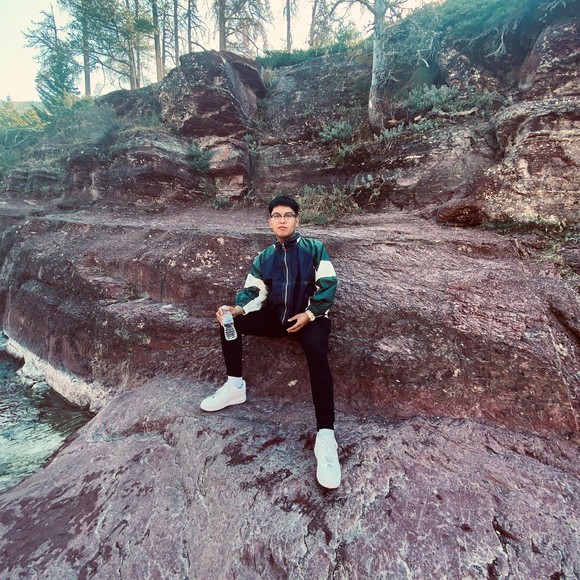 Profile Picture of David Hizon (@hizond) on Poshmark