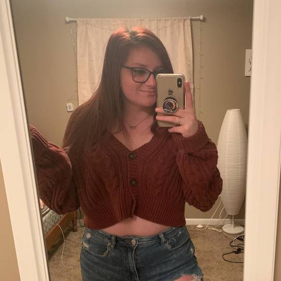 Profile Picture of Alexandria Bowen (@abow2017) on Poshmark