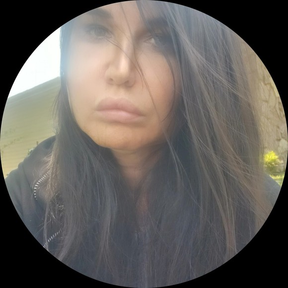 Profile Picture of Agnieszka Daggs (@agnieszka_daggs) on Poshmark