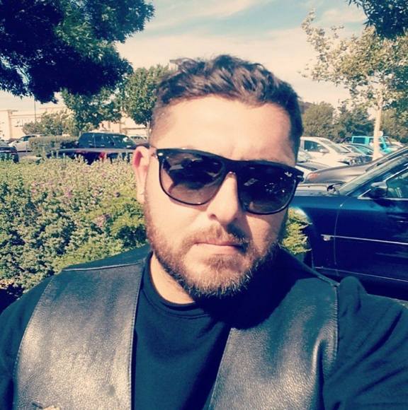 Profile Picture of Aaron Chavira (@airmattc) on Poshmark