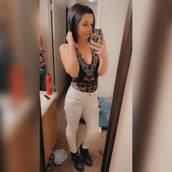 Profile Picture of Shaylee Yorgason (@shayleeyorgason) on Poshmark