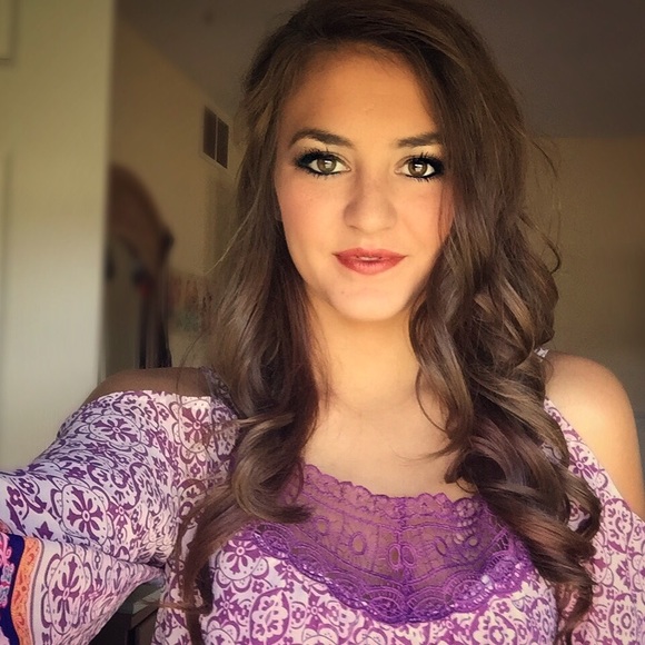 Profile Picture of Aspen Raguso (@aspengrace15) on Poshmark