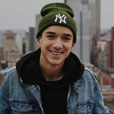 Profile Picture of Tom (@SpeedySeavey) on Twitter